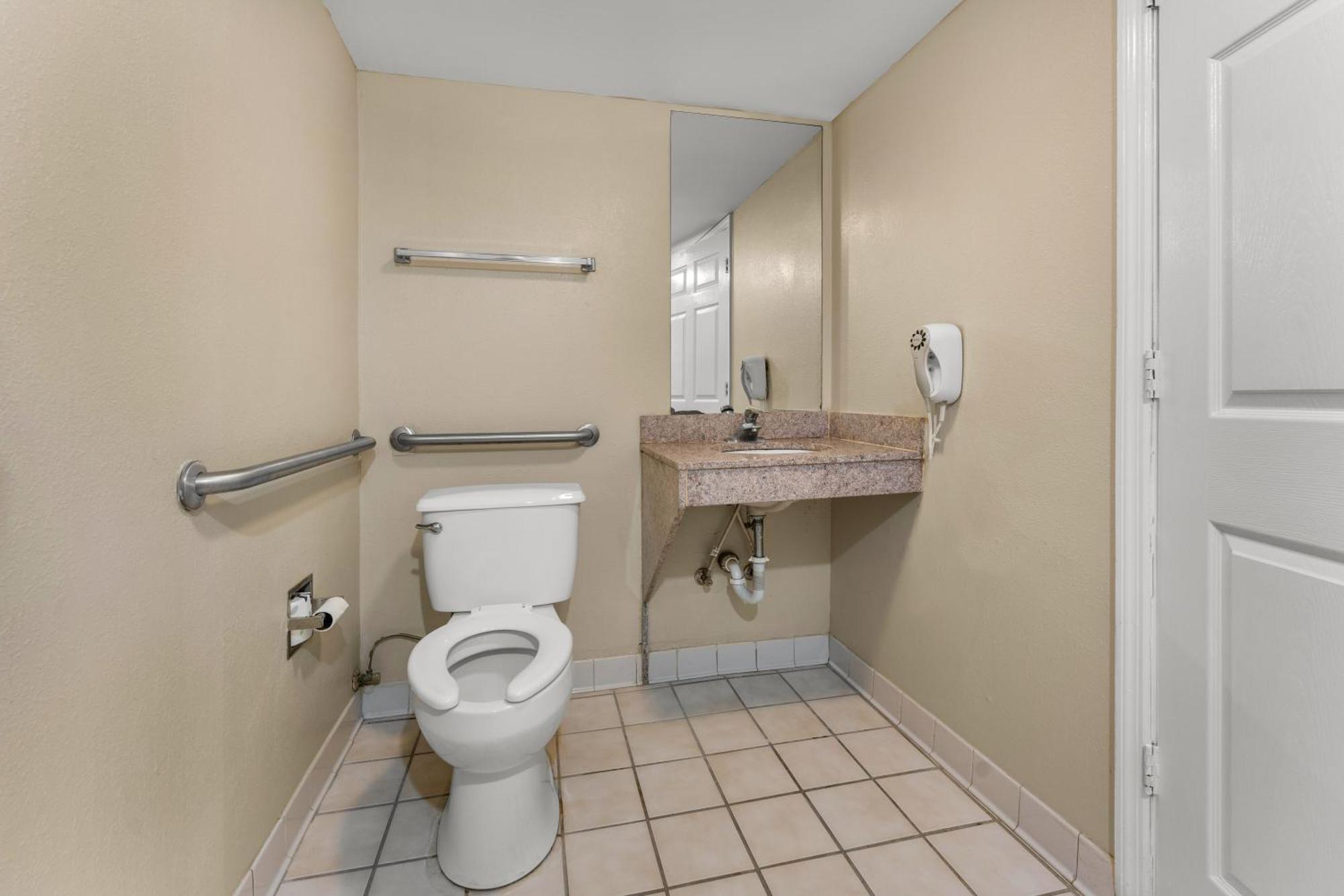 Americas Best Value Inn-Montezuma Екстер'єр фото