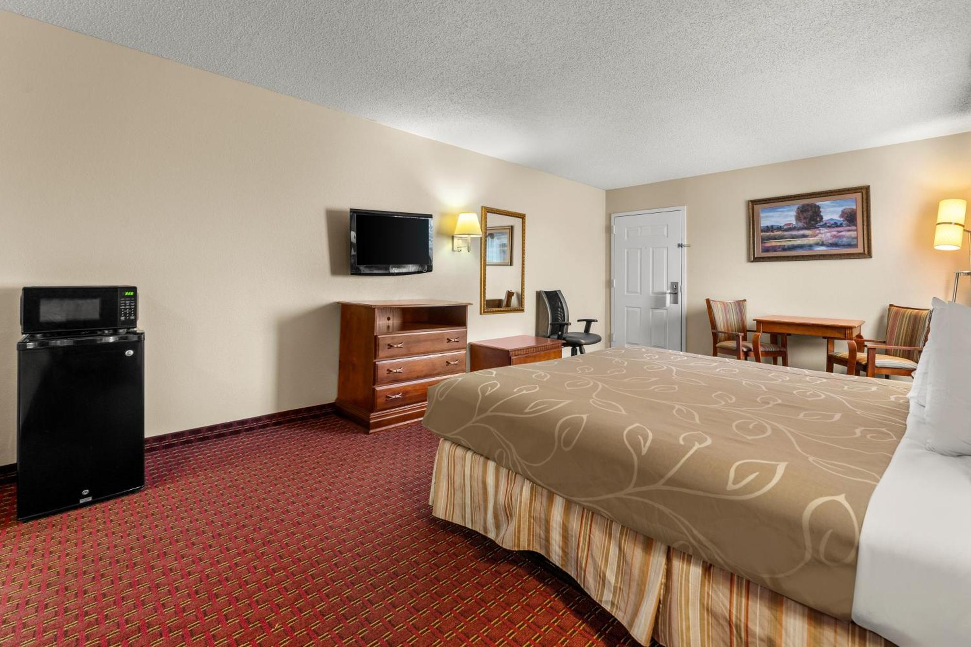 Americas Best Value Inn-Montezuma Екстер'єр фото